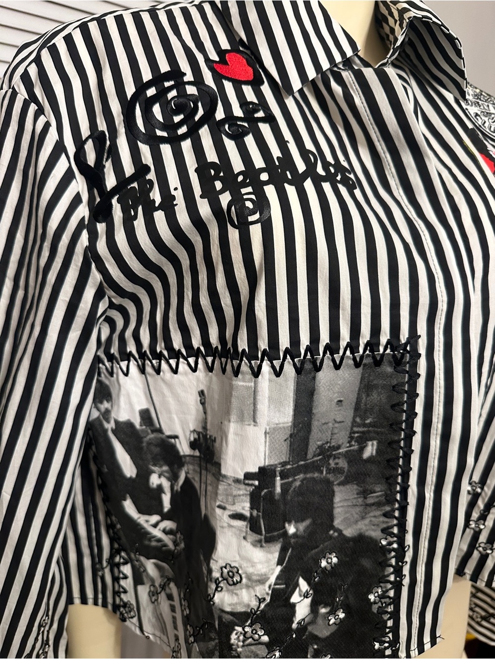 Alice + Olivia Black & White Striped Graphic Button-Up with Attached Tie - Picture 7 of 8